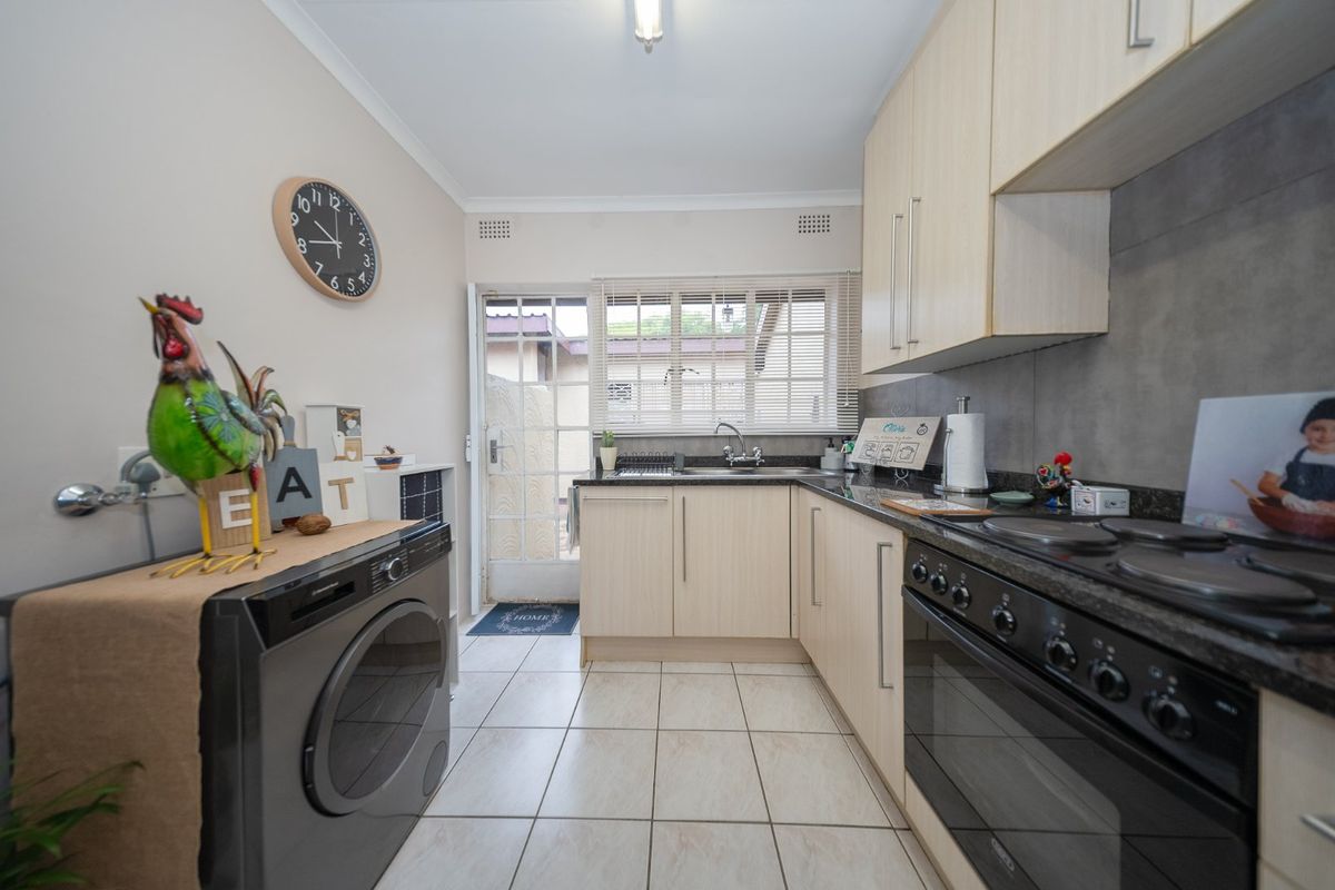 Simplex Living in Sought-After Area - Photo 5