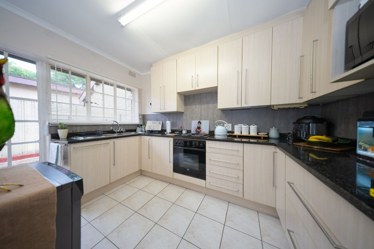Simplex Living in Sought-After Area - Photo 4