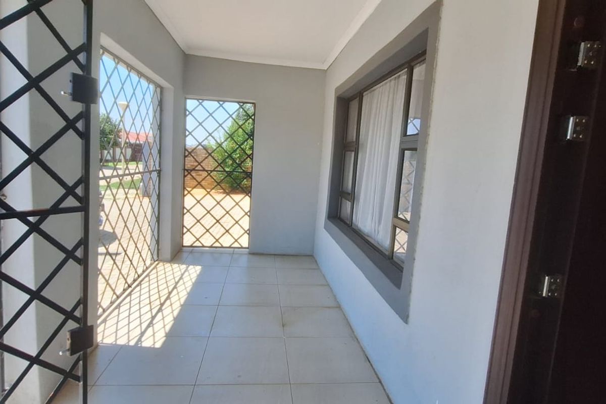 6 Bedroom Townhouse for sale in Flamwood - Photo 5