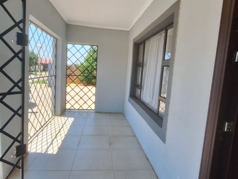 6 Bedroom Townhouse for sale in Flamwood - Photo 5