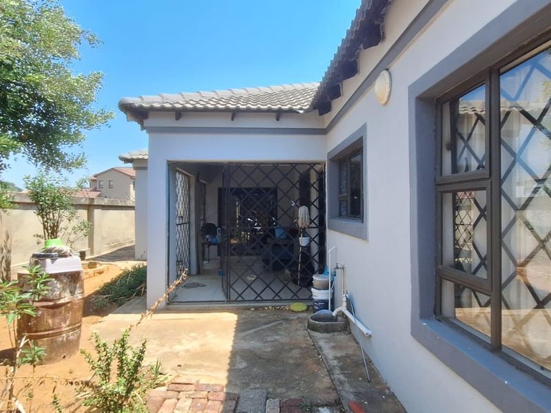 6 Bedroom Townhouse for sale in Flamwood - Photo 7