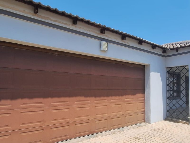 6 Bedroom Townhouse for sale in Flamwood - Photo 1