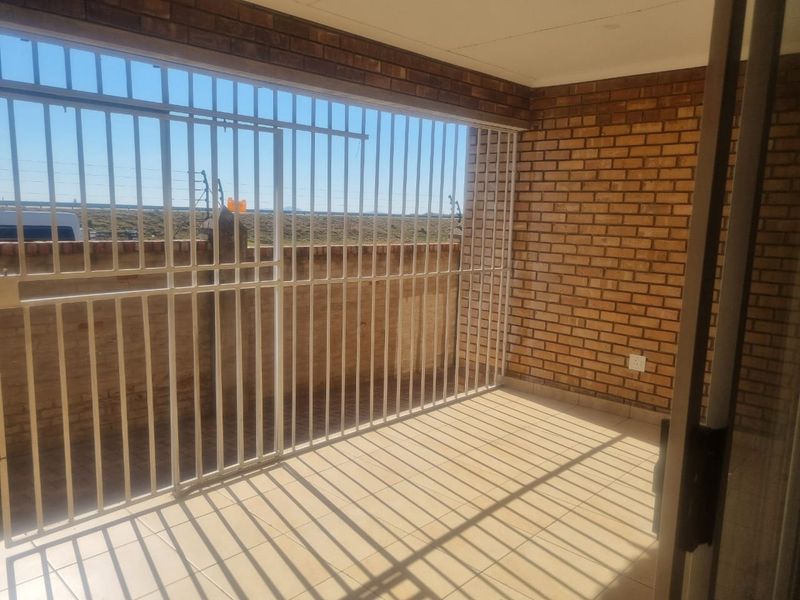 THREE BEDROOM TOWNHOUSE AVAILABLE IN WELL KNOWN SERCURITY ESTATE IN BENDOR POLOKWANE - Photo 10