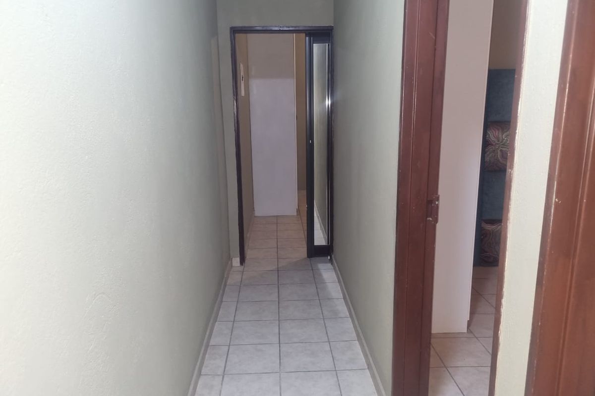 THREE BEDROOM TOWN HOUSE AVAILABLE IMMEDIATLEY IN POLOKWANE CENTRAL - Photo 4