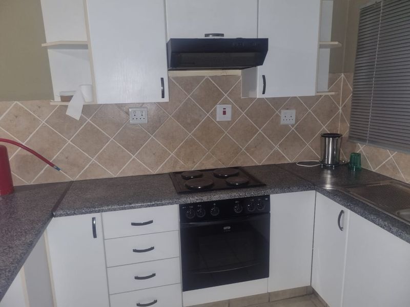 THREE BEDROOM TOWN HOUSE AVAILABLE IMMEDIATLEY IN POLOKWANE CENTRAL - Photo 5