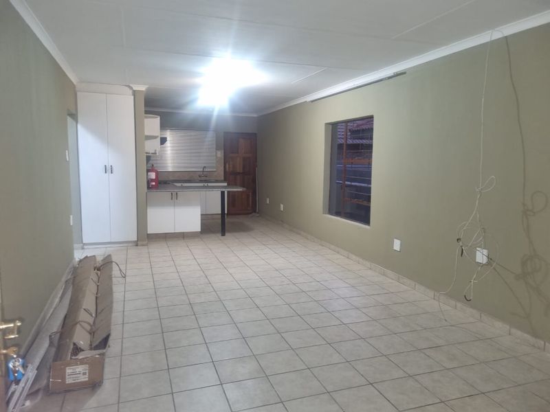 THREE BEDROOM TOWN HOUSE AVAILABLE IMMEDIATLEY IN POLOKWANE CENTRAL - Photo 10