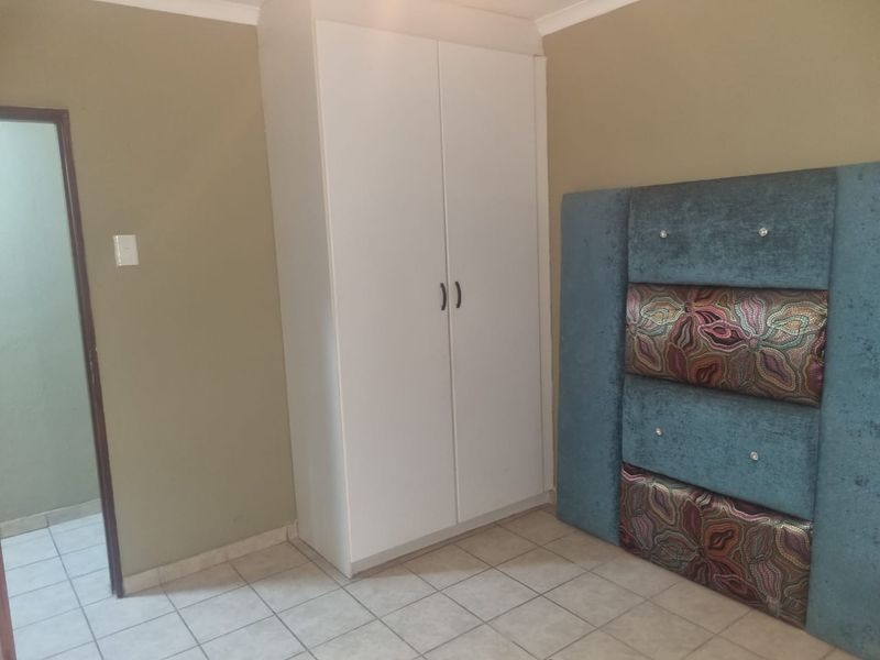 THREE BEDROOM TOWN HOUSE AVAILABLE IMMEDIATLEY IN POLOKWANE CENTRAL - Photo 9