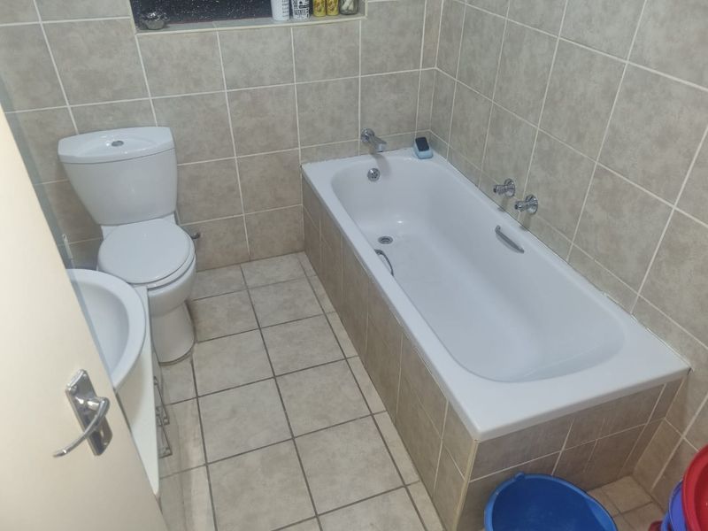 THREE BEDROOM TOWN HOUSE AVAILABLE IMMEDIATLEY IN POLOKWANE CENTRAL - Photo 8