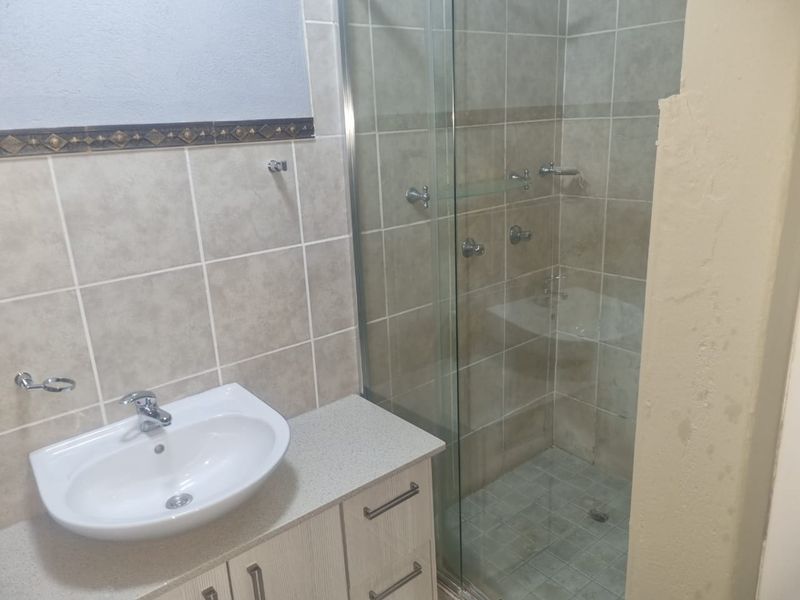 THREE BEDROOM TOWN HOUSE AVAILABLE IMMEDIATLEY IN POLOKWANE CENTRAL - Photo 7