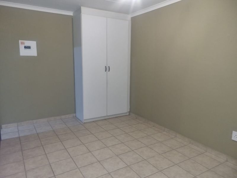 THREE BEDROOM TOWN HOUSE AVAILABLE IMMEDIATLEY IN POLOKWANE CENTRAL - Photo 6