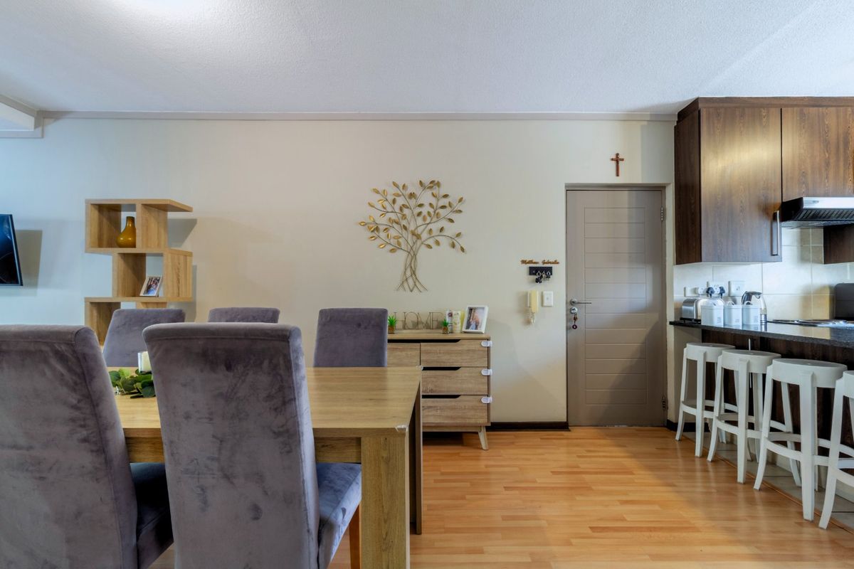 Beautifully Maintained and Super Spacious GROUND FLOOR Unit in an Upmarket Lifestyle Estate in Lonehill - Photo 4