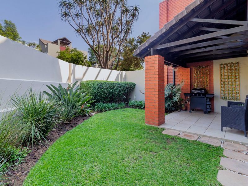 Beautifully Maintained and Super Spacious GROUND FLOOR Unit in an Upmarket Lifestyle Estate in Lonehill - Photo 9