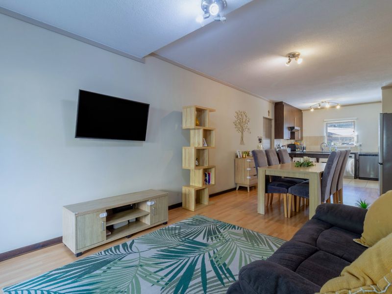 Beautifully Maintained and Super Spacious GROUND FLOOR Unit in an Upmarket Lifestyle Estate in Lonehill - Photo 7