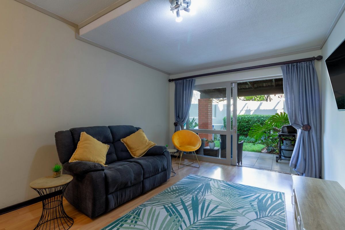 Beautifully Maintained and Super Spacious GROUND FLOOR Unit in an Upmarket Lifestyle Estate in Lonehill - Photo 5