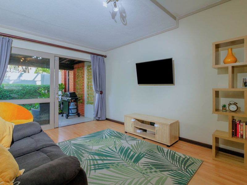 Beautifully Maintained and Super Spacious GROUND FLOOR Unit in an Upmarket Lifestyle Estate in Lonehill - Photo 6