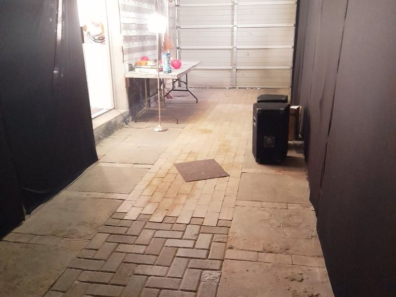 Charming 2-Bedroom Family Home with Fireplace & Spacious Yard - Photo 9