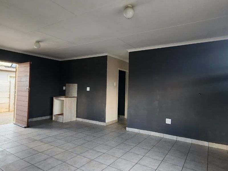 Specious 3-bedroom house for sale in Sky City - Photo 10