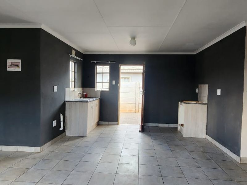 Specious 3-bedroom house for sale in Sky City - Photo 8