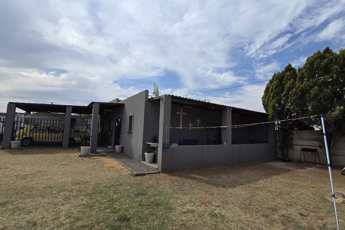 This is the property that you are looking for! Accommodating a big family with two homes! - Photo 2