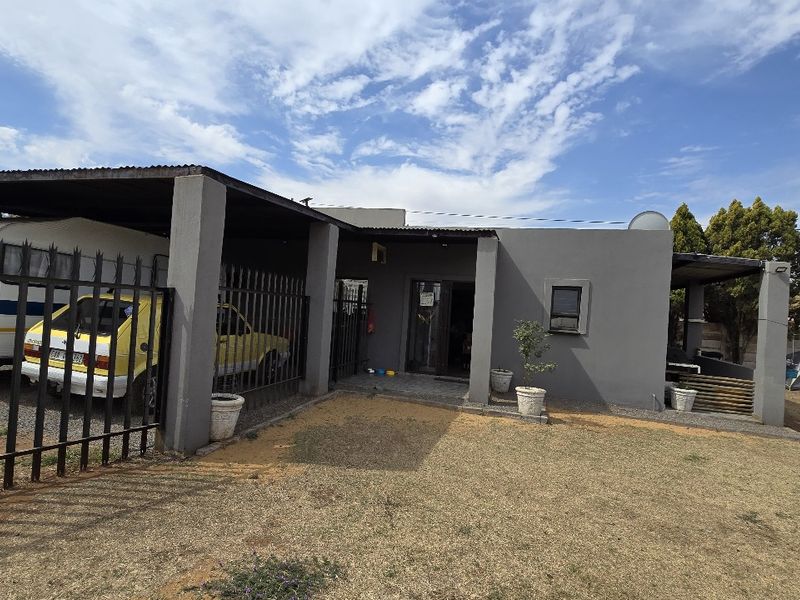 This is the property that you are looking for! Accommodating a big family with two homes! - Photo 3