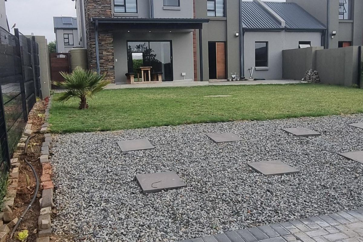 RENTAL DOUBLE STOREY HOUSE – IMMEDIATLEY AVAILABLE - Photo 2