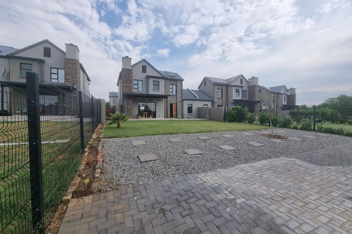 RENTAL DOUBLE STOREY HOUSE – IMMEDIATLEY AVAILABLE - Photo 4