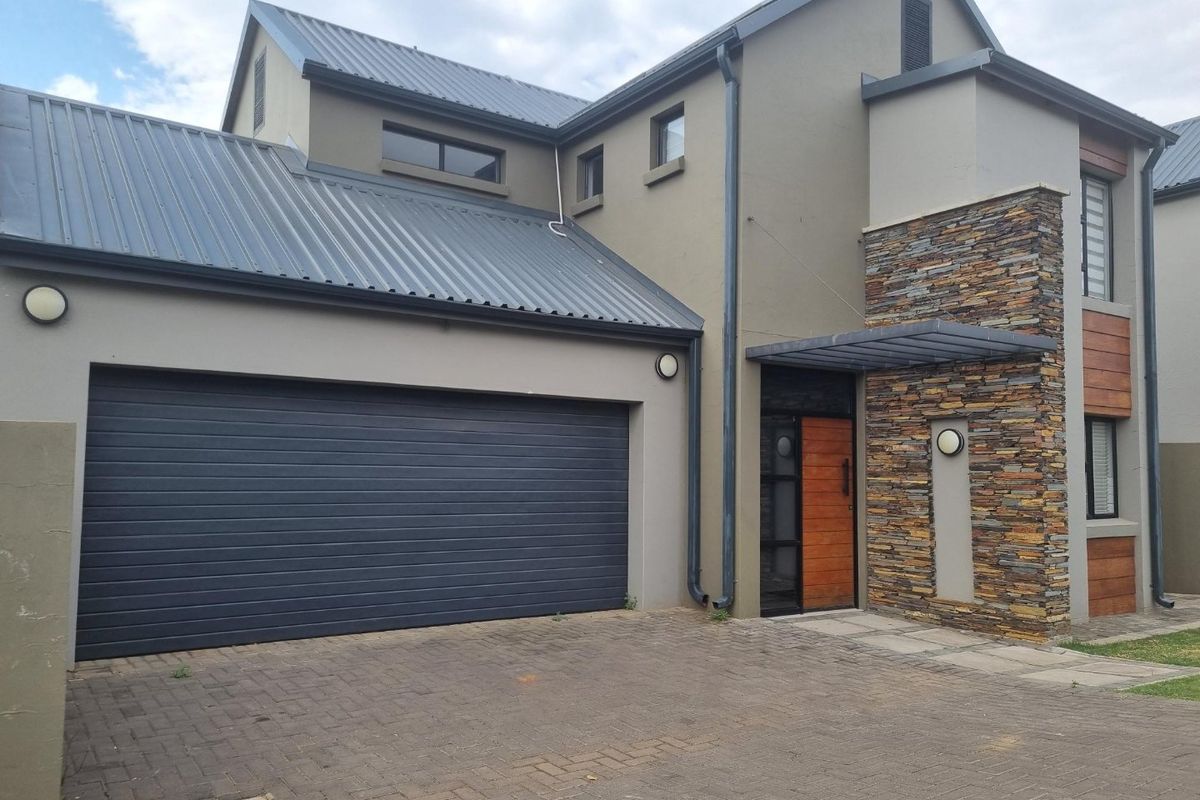 RENTAL DOUBLE STOREY HOUSE – IMMEDIATLEY AVAILABLE - Photo 3