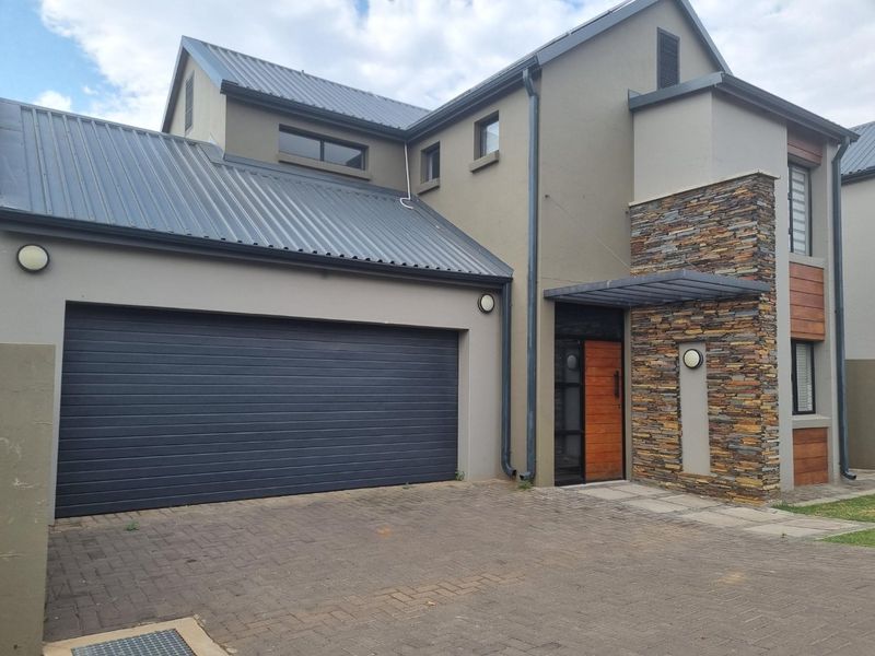 RENTAL DOUBLE STOREY HOUSE – IMMEDIATLEY AVAILABLE - Photo 3