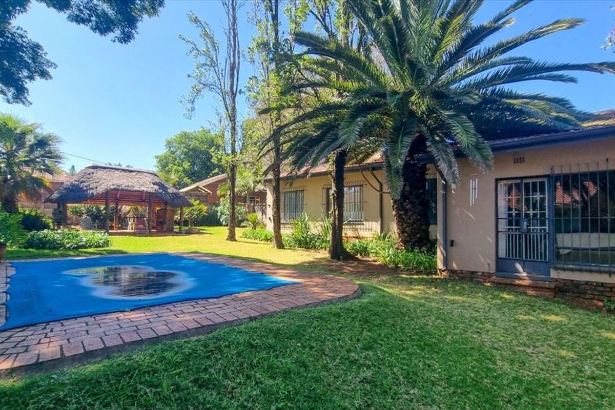 Charming Family Home with Modern Comforts and Pool - Photo 3