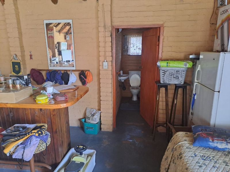 Spacious Family Retreat with Pool and Modern Amenities - Photo 6