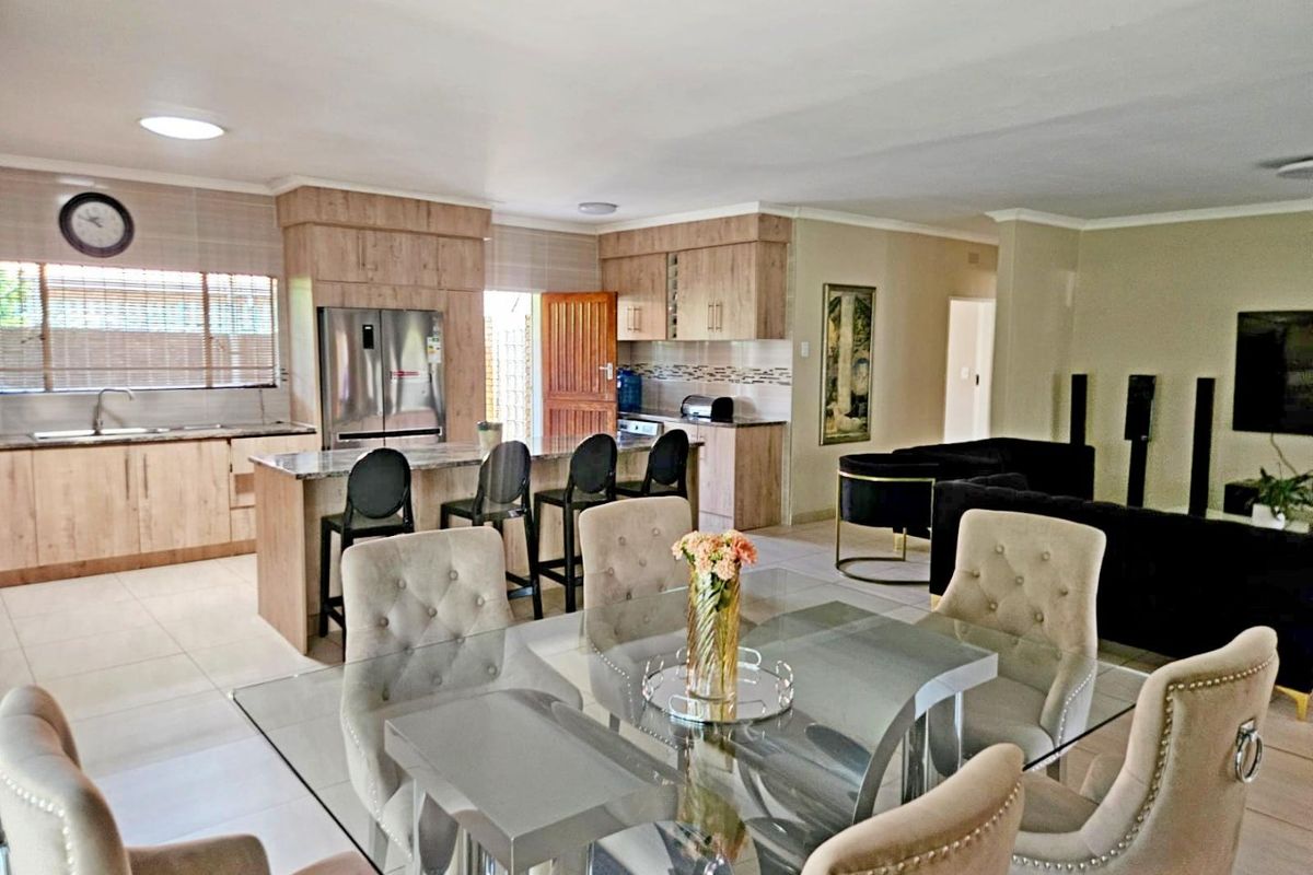 Stunning 3-Bedroom Simplex for Sale - Photo 3