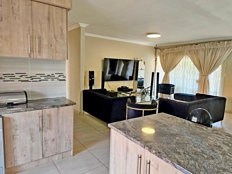 Stunning 3-Bedroom Simplex for Sale - Photo 8