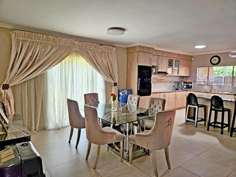 Stunning 3-Bedroom Simplex for Sale - Photo 6