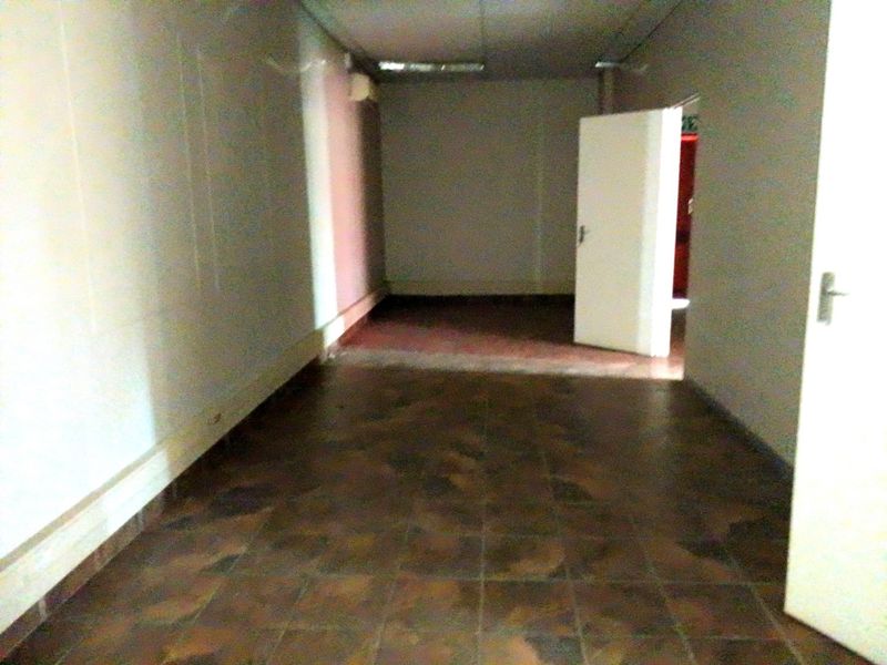 Commercial Property for Sale - Photo 8