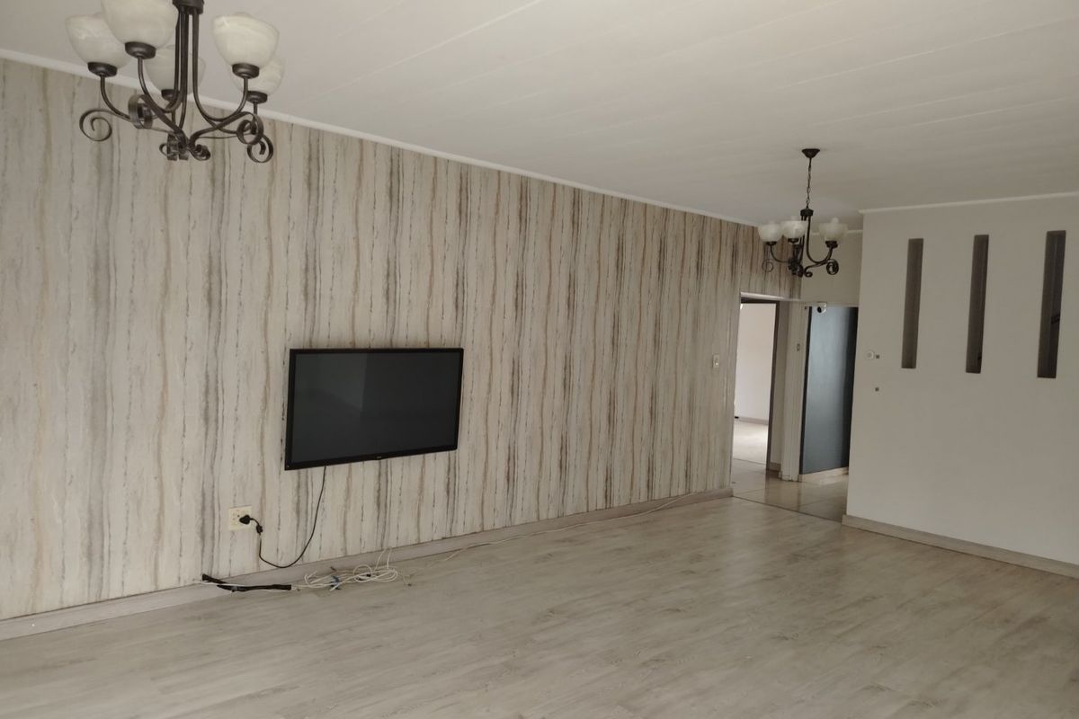 The home with a type of charm that you can grow old in , or turn into your investment dream  - Photo 3
