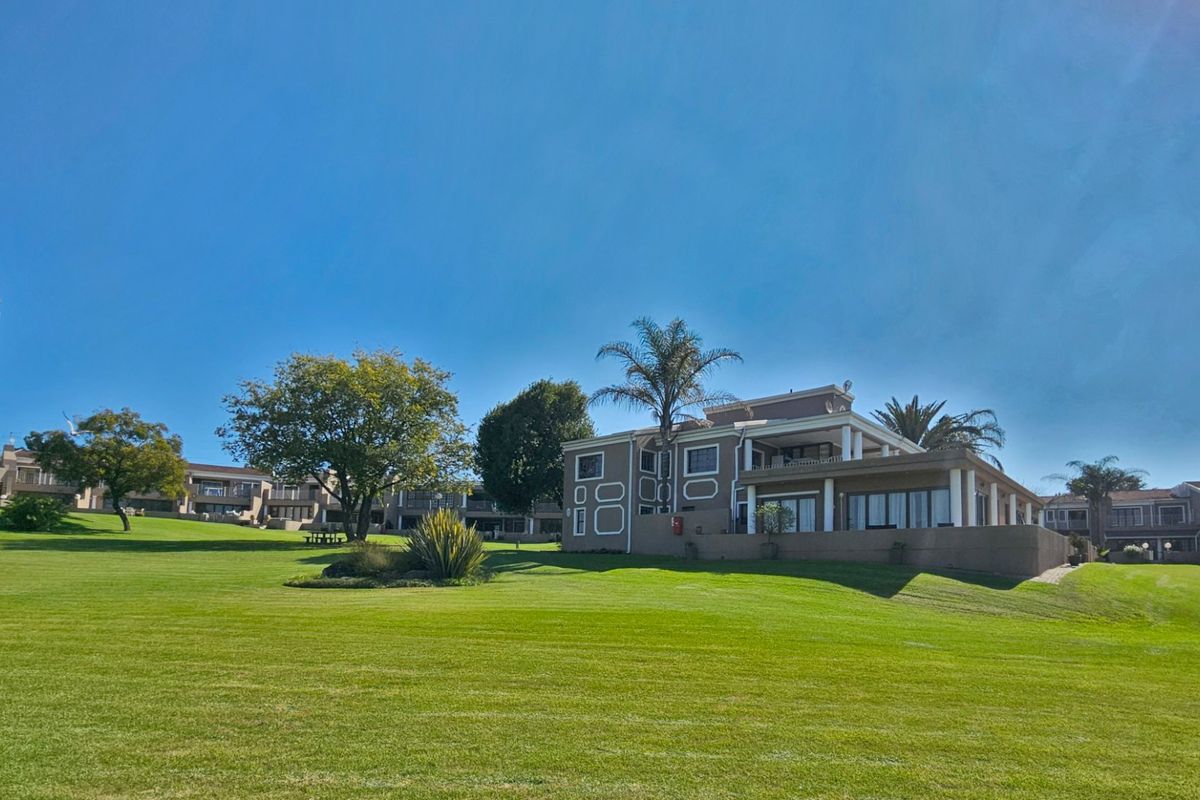 Executive living on the banks of the Vaal River. - Photo 2