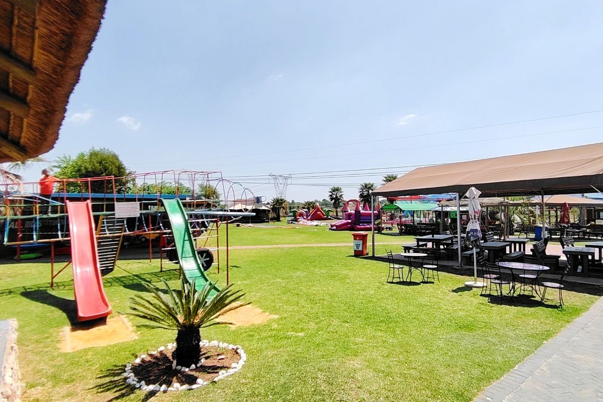 Profitable Events and Entertainment Venue with Restaurant and On-Site Accommodation – 16 Years in Operation - Photo 2