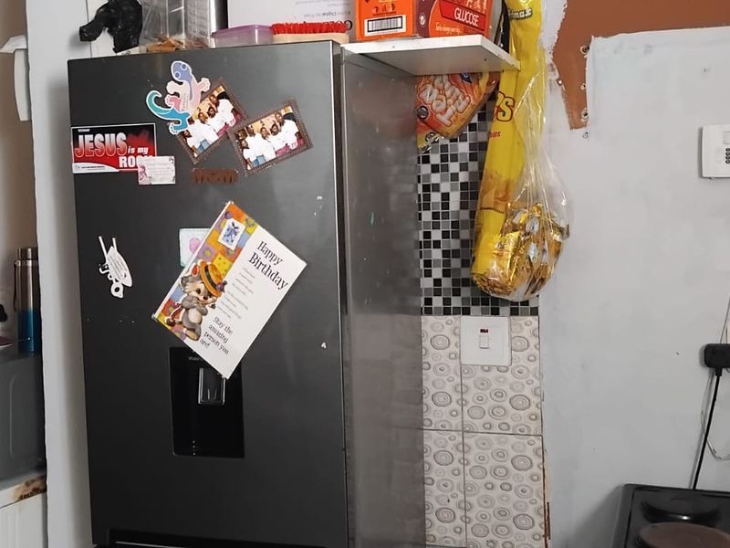 Neat 2-Bedroom Home with Extension – Conveniently Located Near Amenities - Photo 4