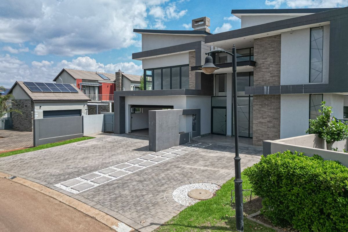 Modern Luxury Living in Gateway Manor – Hartbeespoort - Photo 5