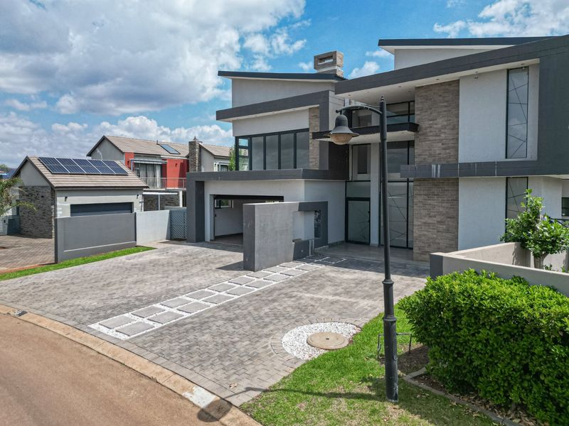 Modern Luxury Living in Gateway Manor – Hartbeespoort - Photo 5
