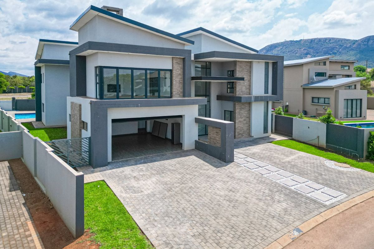 Modern Luxury Living in Gateway Manor – Hartbeespoort - Photo 2