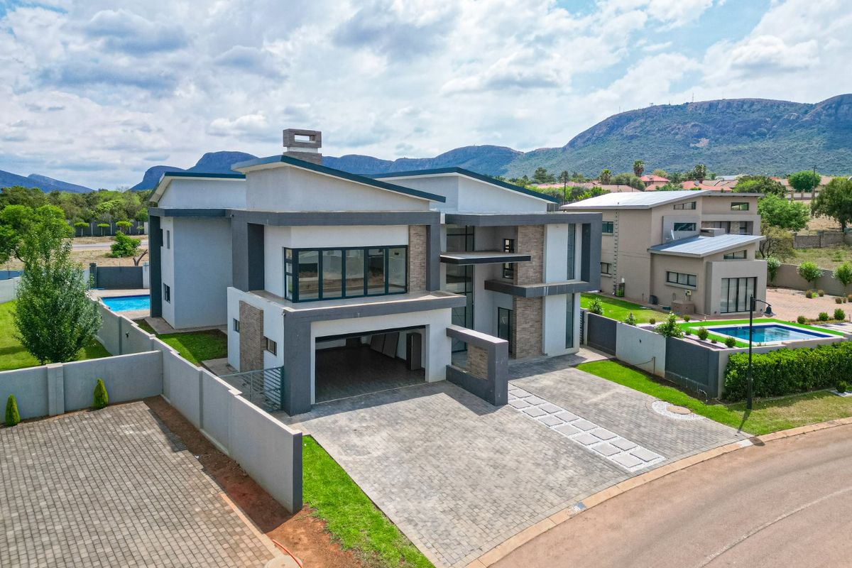 Modern Luxury Living in Gateway Manor – Hartbeespoort - Photo 3