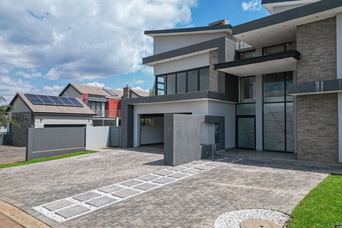 Modern Luxury Living in Gateway Manor – Hartbeespoort - Photo 4