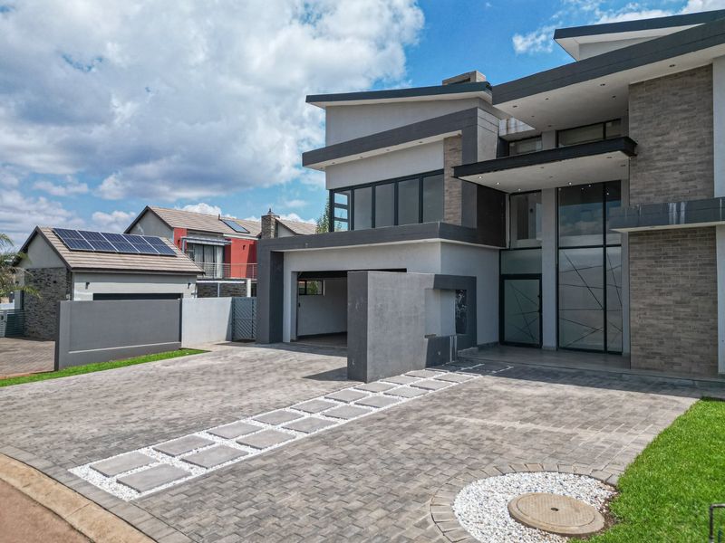 Modern Luxury Living in Gateway Manor – Hartbeespoort - Photo 4