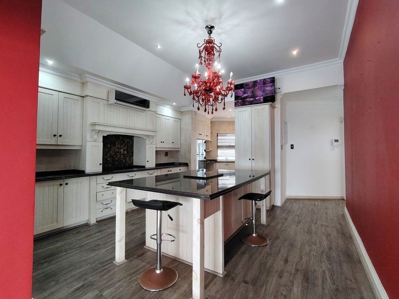Gorgeous Family Home that ticks all the boxes - Photo 7