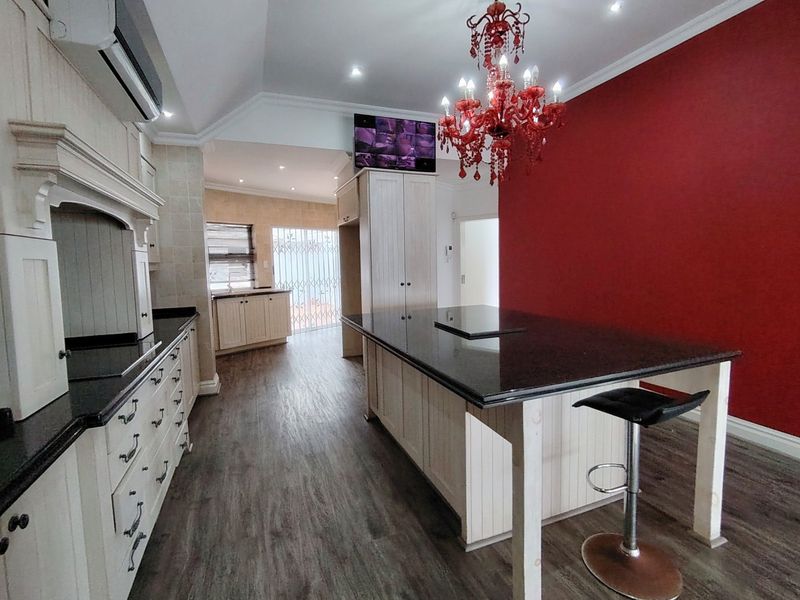 Gorgeous Family Home that ticks all the boxes - Photo 8