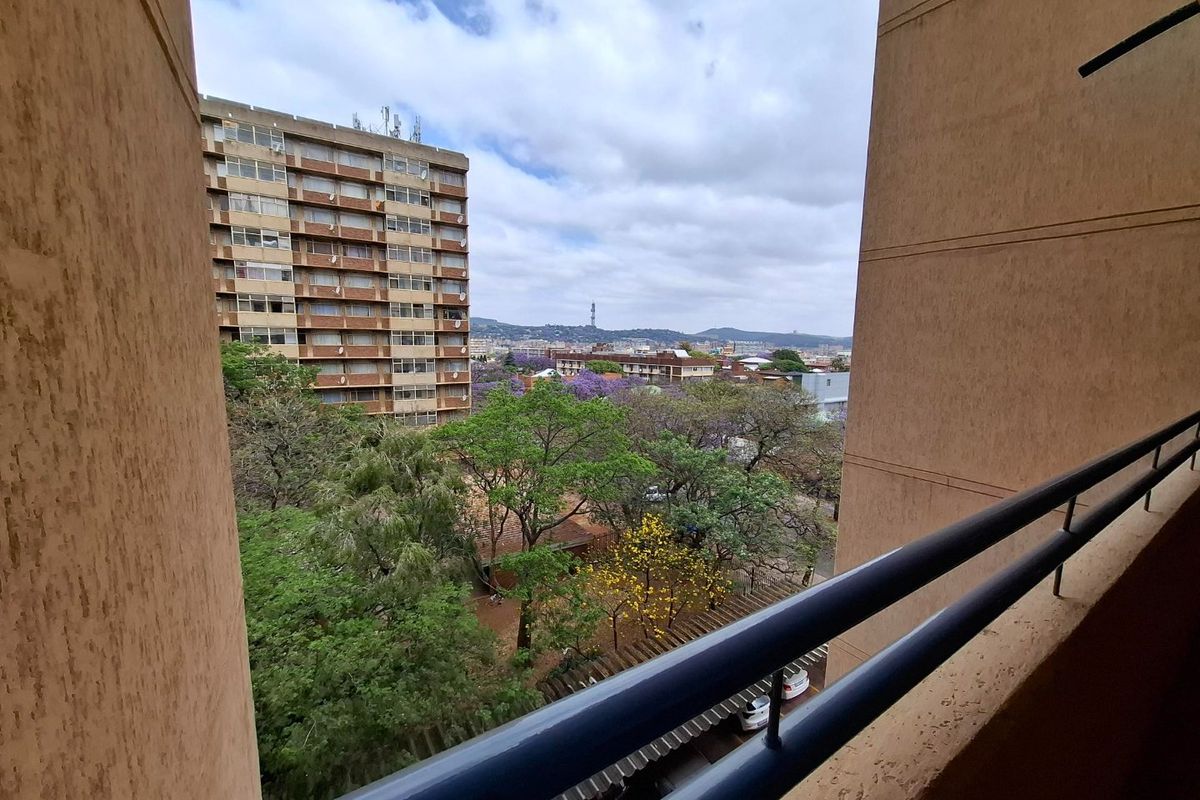 Stunning Corner Unit with Union Building Views – Arcadia’s Hidden Gem on Beckett Street! - Photo 3
