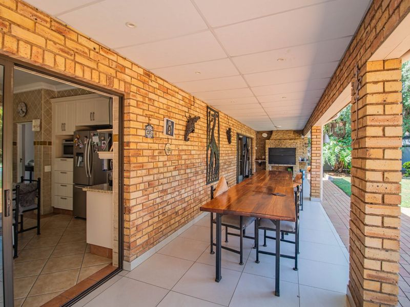 Large 5 bedroom house with a flatlet - Photo 7