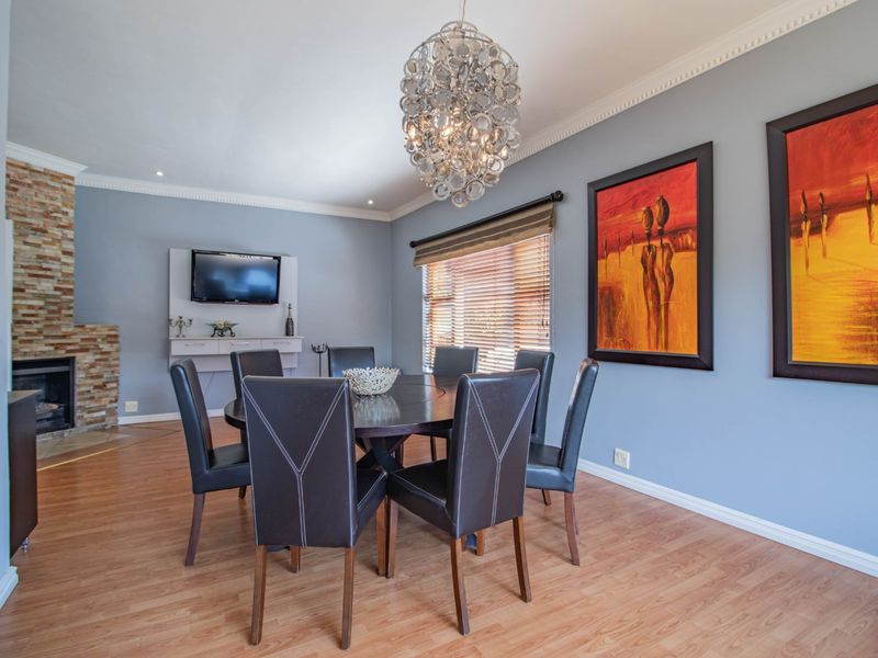 Large 5 bedroom house with a flatlet - Photo 9