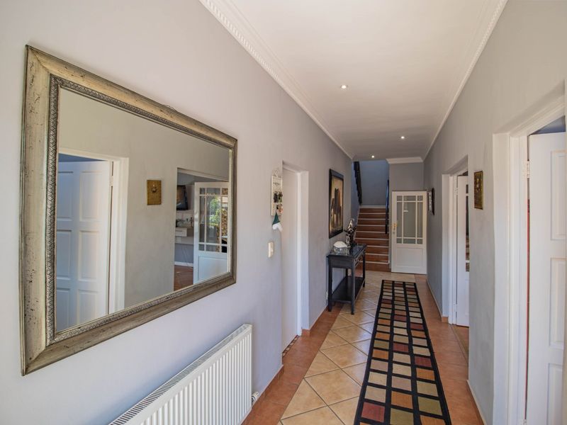 Large 5 bedroom house with a flatlet - Photo 6